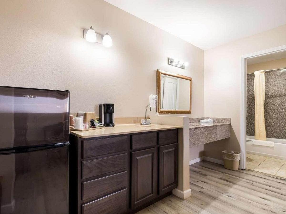 Americas Best Value Inn Refugio Экстерьер фото